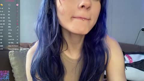 Amelia online show from May 31, 1:21 pm