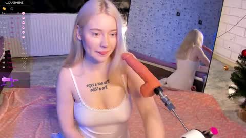 lillie_berry online show from February 11, 5:33 am