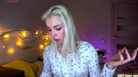 LilliMoore online show from March 28, 11:50 pm