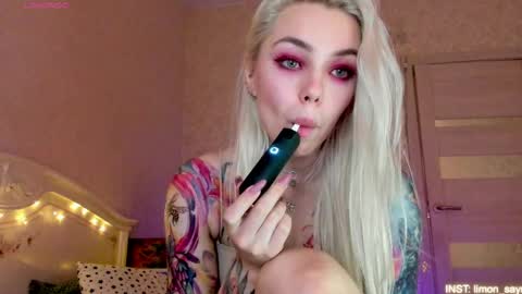 LilliMoore online show from May 30, 1:26 am
