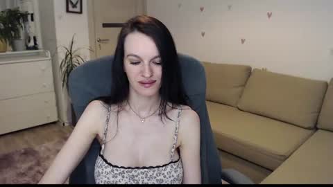 lilliyves online show from July 15, 9:41 pm