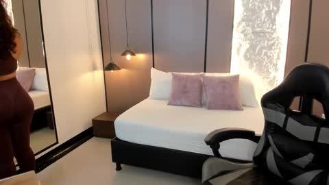 L I L L Y online show from February 17, 12:26 pm