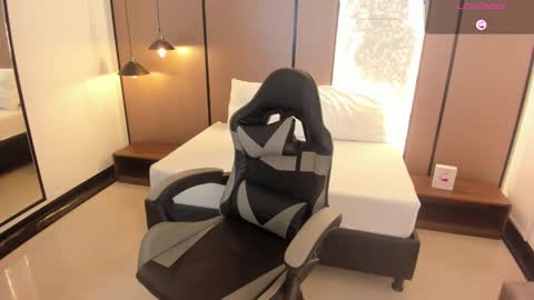 L I L L Y online show from September 12, 12:18 pm