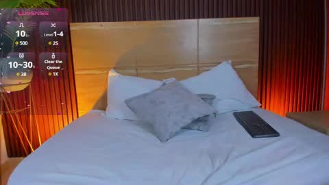 L I L L Y online show from March 11, 2:29 pm