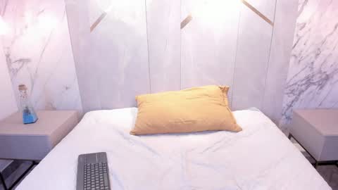 Snapshot of lilly_blear chatting on February 5, 11:55 am lilly online show from February 5, 11:55 am