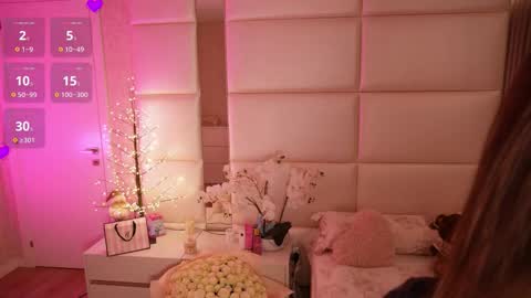 Lilly Colins online show from February 15, 8:29 pm