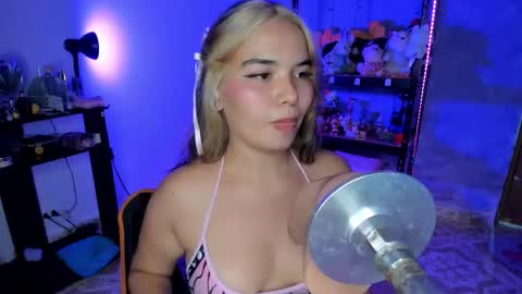 Snapshot of lilly_kinky chatting on October 20, 5:34 am Lilly online show from October 20, 5:34 am