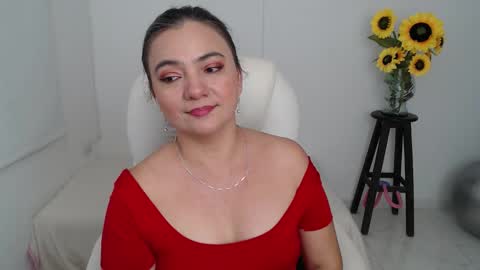 Snapshot of lilly_milf chatting on October 24, 3:46 pm Lilly online show from October 24, 3:46 pm