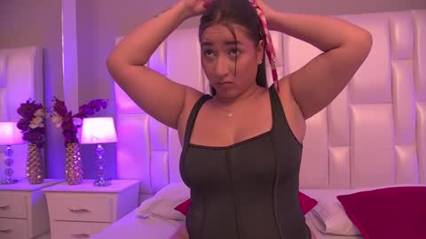 Snapshot of lilly_peach22 chatting on January 4, 7:55 pm Lilly Peach online show from January 4, 7:55 pm