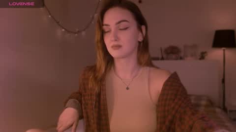 Snapshot of lillyfarey chatting on September 30, 7:35 pm LillyFarey online show from September 30, 7:35 pm