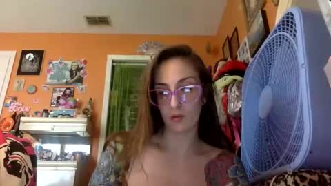 hi guys im back on here 3 online show from March 23, 8:25 pm