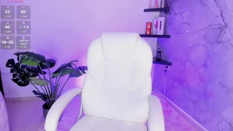 Snapshot of lilokat_ chatting on October 4, 3:37 am Lilo online show from October 4, 3:37 am