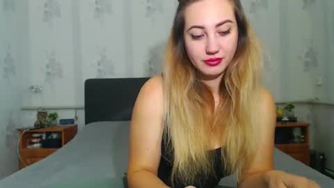 lilu_cute25 online show from November 24, 8:40 pm