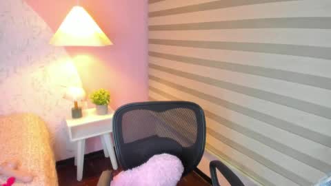  Lily  online show from May 12, 11:47 pm