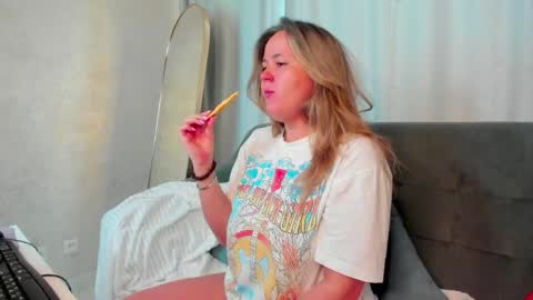 Lily online show from May 24, 1:13 am
