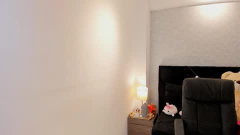 Snapshot of lily_cash1 chatting on October 3, 9:56 pm lily_cash1 online show from October 3, 9:56 pm