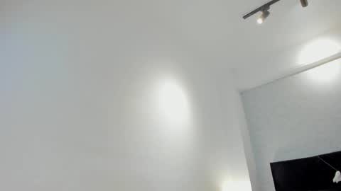 Snapshot of lily_cash1 chatting on October 17, 8:57 pm lily_cash1 online show from October 17, 8:57 pm