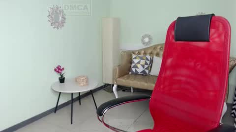 Snapshot of lily_flower7_ chatting on February 13, 6:41 am Lily online show from February 13, 6:41 am