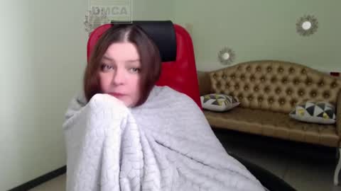 Snapshot of lily_flower7_ chatting on March 12, 7:24 am Lily online show from March 12, 7:24 am