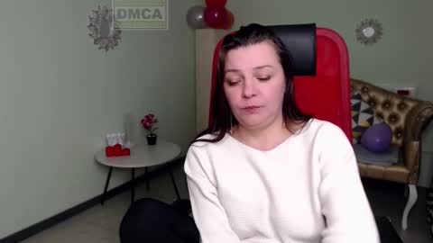 Snapshot of lily_flower7_ chatting on February 20, 11:09 am Lily online show from February 20, 11:09 am