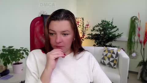 Snapshot of lily_flower7_ chatting on September 11, 6:47 am Lily online show from September 11, 6:47 am