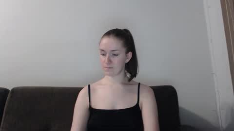 Snapshot of lily_love_x chatting on October 17, 10:25 pm lily_love_x online show from October 17, 10:25 pm