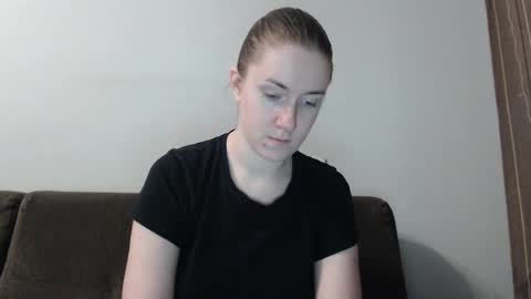 Snapshot of lily_love_x chatting on February 8, 6:01 am lily_love_x online show from February 8, 6:01 am