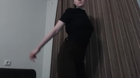 Snapshot of lily_love_x chatting on September 22, 3:43 am lily_love_x online show from September 22, 3:43 am