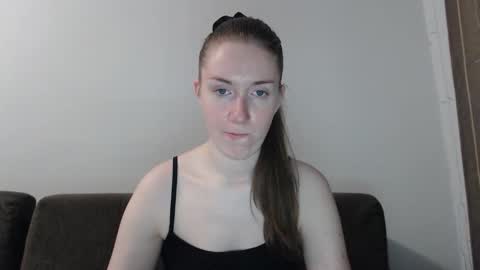 Snapshot of lily_love_x chatting on September 10, 3:40 am lily_love_x online show from September 10, 3:40 am