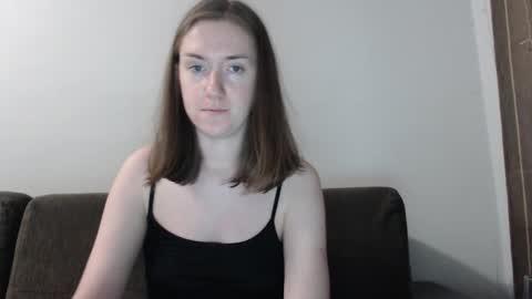 Snapshot of lily_love_x chatting on September 19, 10:46 pm lily_love_x online show from September 19, 10:46 pm