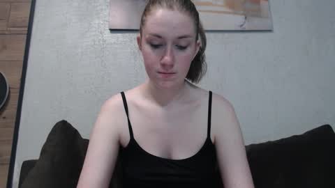 Snapshot of lily_love_x chatting on September 28, 12:19 am lily_love_x online show from September 28, 12:19 am