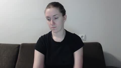 Snapshot of lily_love_x chatting on February 6, 3:48 am lily_love_x online show from February 6, 3:48 am