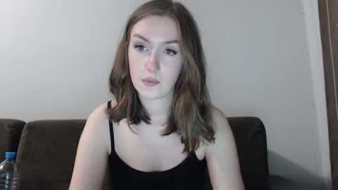 Snapshot of lily_love_x chatting on September 15, 9:49 pm lily_love_x online show from September 15, 9:49 pm