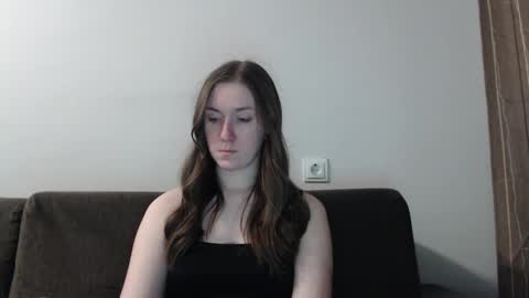 Snapshot of lily_love_x chatting on February 18, 2:27 am lily_love_x online show from February 18, 2:27 am