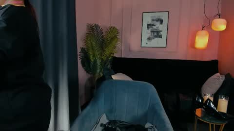 Lily online show from December 14, 2:56 pm