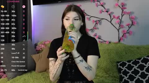 Lily online show from May 20, 7:59 am