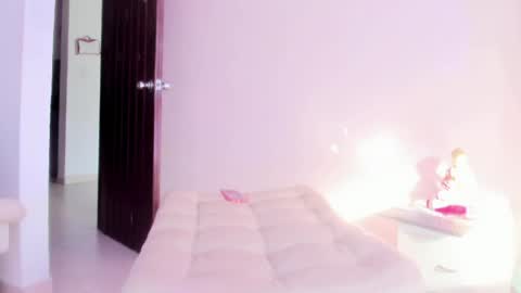 lily_rose0 online show from April 11, 9:41 pm