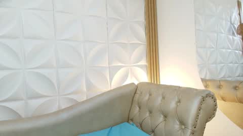 Lily Lauren online show from March 28, 2:18 pm