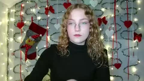 small lily online show from November 11, 6:32 pm