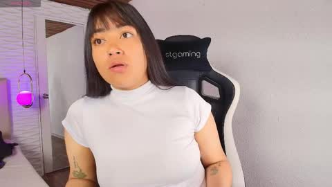 Snapshot of lily_waist chatting on October 8, 11:05 am lily_waist online show from October 8, 11:05 am