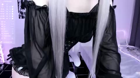 Snapshot of lily_weep chatting on October 30, 1:28 am Lily online show from October 30, 1:28 am