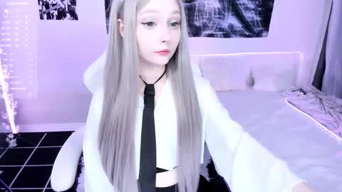 Snapshot of lily_weep chatting on September 25, 11:28 am Lily online show from September 25, 11:28 am