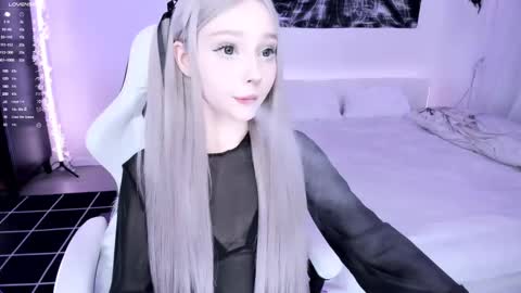 Snapshot of lily_weep chatting on March 6, 3:35 am Lily online show from March 6, 3:35 am