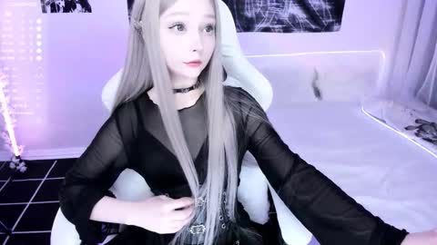 Snapshot of lily_weep chatting on September 13, 2:47 am Lily online show from September 13, 2:47 am