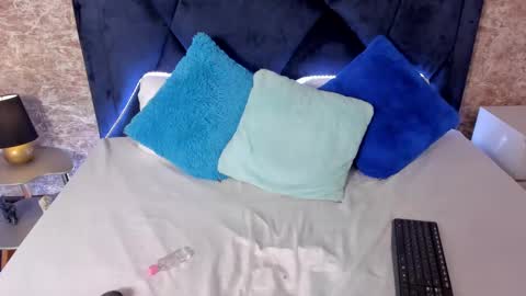 LilyWoodz online show from March 7, 10:21 pm