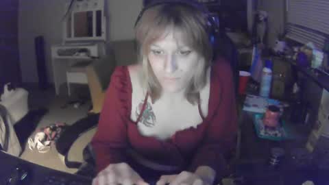 Snapshot of lilybvixen chatting on October 6, 5:14 am lilybvixen online show from October 6, 5:14 am