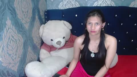 Snapshot of lilyevansxx chatting on February 17, 9:10 pm Lily online show from February 17, 9:10 pm
