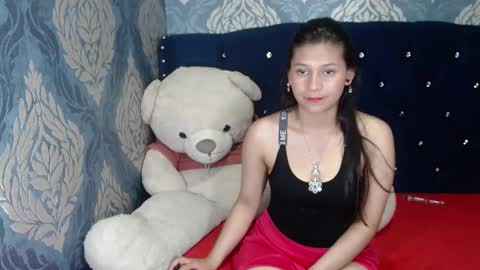 Snapshot of lilyevansxx chatting on February 17, 6:06 pm Lily online show from February 17, 6:06 pm