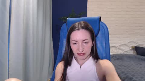 Lily online show from August 5, 9:17 am