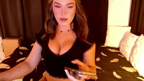 Snapshot of lilymonstercock chatting on October 3, 12:53 am IM YOUR TRUE GODESS Lilymonstercock online show from October 3, 12:53 am